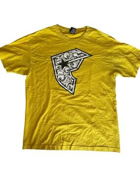 Vintage Mens Tee Size Large Yellow Famous Stars & Straps Travis Barker Skater